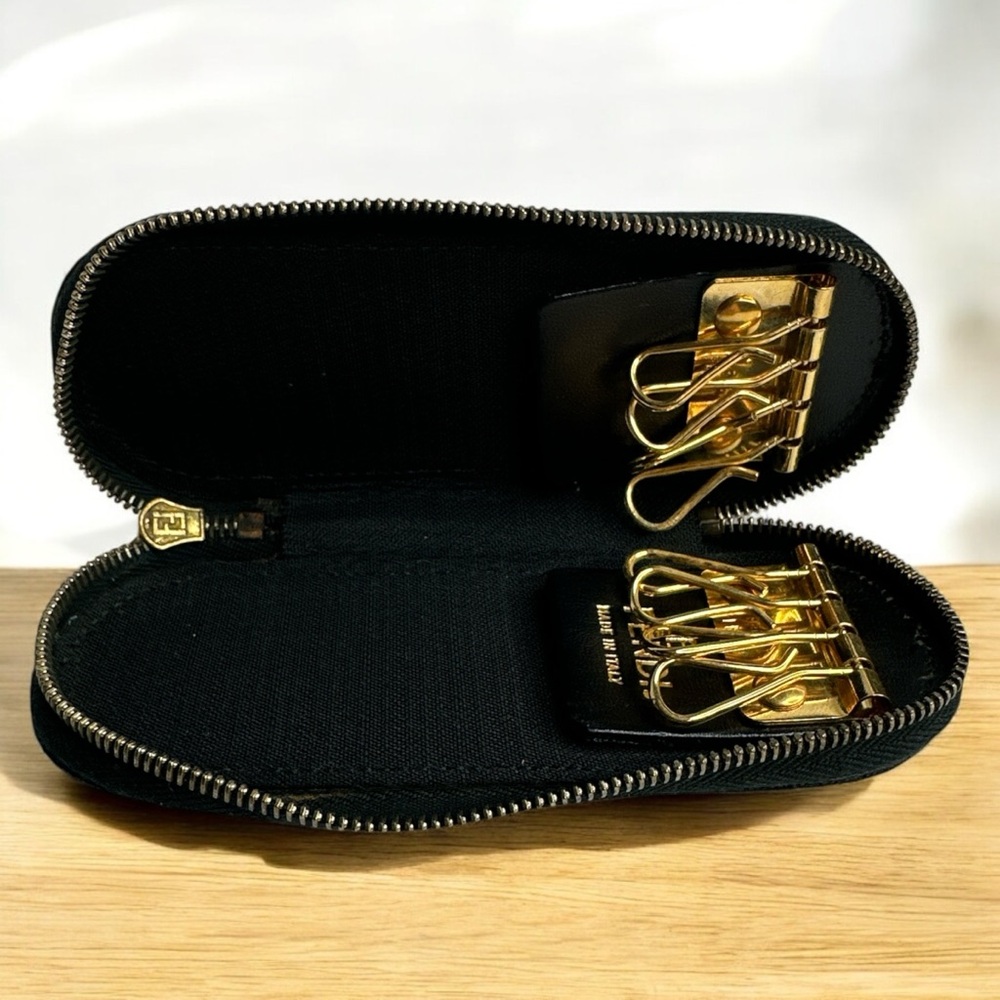 FENDI Penguin 8 Ring Key Holder - Picture 8 of 12